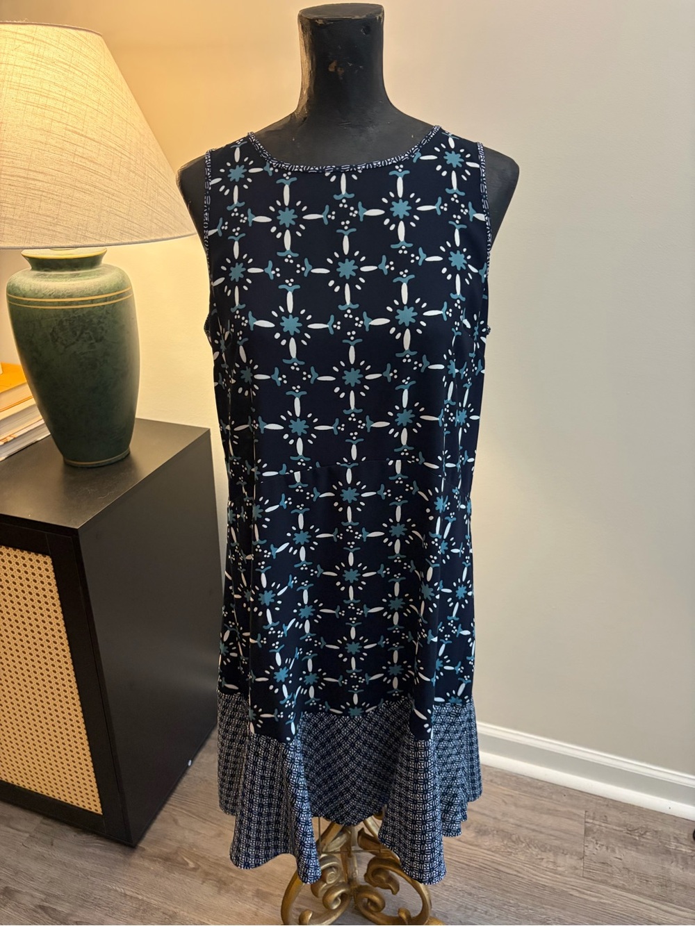 LOFT Travel Tourist Lightweight Navy Print Sleeveless Knee-Length Dress Size 10